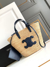 Carregar imagem no visualizador da galeria, Bolsa CELINE Medium supple panier in raffia and calfskin
