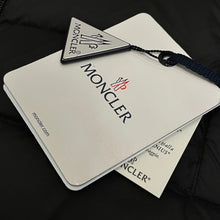 Carregar imagem no visualizador da galeria, Colete Moncler Branco
