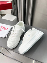 Carregar imagem no visualizador da galeria, Valentino One Stud XL White
