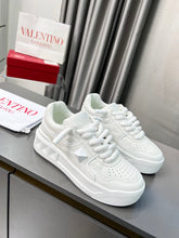 Carregar imagem no visualizador da galeria, Valentino One Stud XL White
