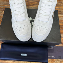 Carregar imagem no visualizador da galeria, Prada Downtown Bold Leather Sneakers White

