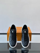 Carregar imagem no visualizador da galeria, Tênis New 2 Louis Vuitton Preto
