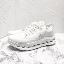 Carregar imagem no visualizador da galeria, LOEWE x On Cloudtilt White
