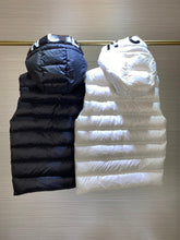 Carregar imagem no visualizador da galeria, MONCLER SLEEVELESS - BOURNE WHITE \ BLACK
