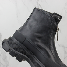 Carregar imagem no visualizador da galeria, Alexander McQueen Ankle boot Tread Slick com zíper

