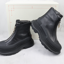Carregar imagem no visualizador da galeria, Alexander McQueen Ankle boot Tread Slick com zíper
