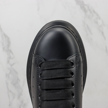 Carregar imagem no visualizador da galeria, Alexander McQueen Black
