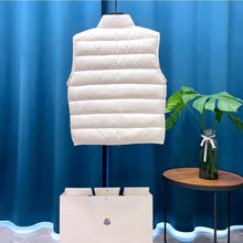 Carregar imagem no visualizador da galeria, Colete Moncler Branco
