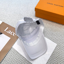 Carregar imagem no visualizador da galeria, Boné LV Branco
