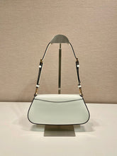 Carregar imagem no visualizador da galeria, Prada Cleo
