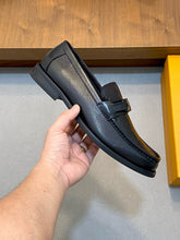 Carregar imagem no visualizador da galeria, Sapato 4 Louis Vuitton Preto
