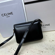 Carregar imagem no visualizador da galeria, BOLSA CLASSIQUE TRIOMPHE CELINE
