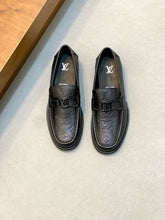 Carregar imagem no visualizador da galeria, Sapato 4 Louis Vuitton Preto
