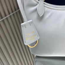 Carregar imagem no visualizador da galeria, Bolsa Prada mini Re-Edition 2000
