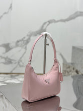 Carregar imagem no visualizador da galeria, Bolsa Prada mini Re-Edition 2000
