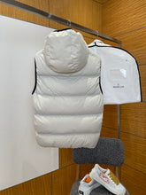 Carregar imagem no visualizador da galeria, Colete Moncler White Two

