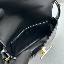 Carregar imagem no visualizador da galeria, Prada Cleo Shoulder Bag
