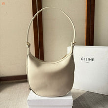 Carregar imagem no visualizador da galeria, Celine Heloïse Cuir Triomphe Off White
