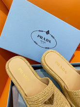 Carregar imagem no visualizador da galeria, Prada Sandália flatform em crochê
