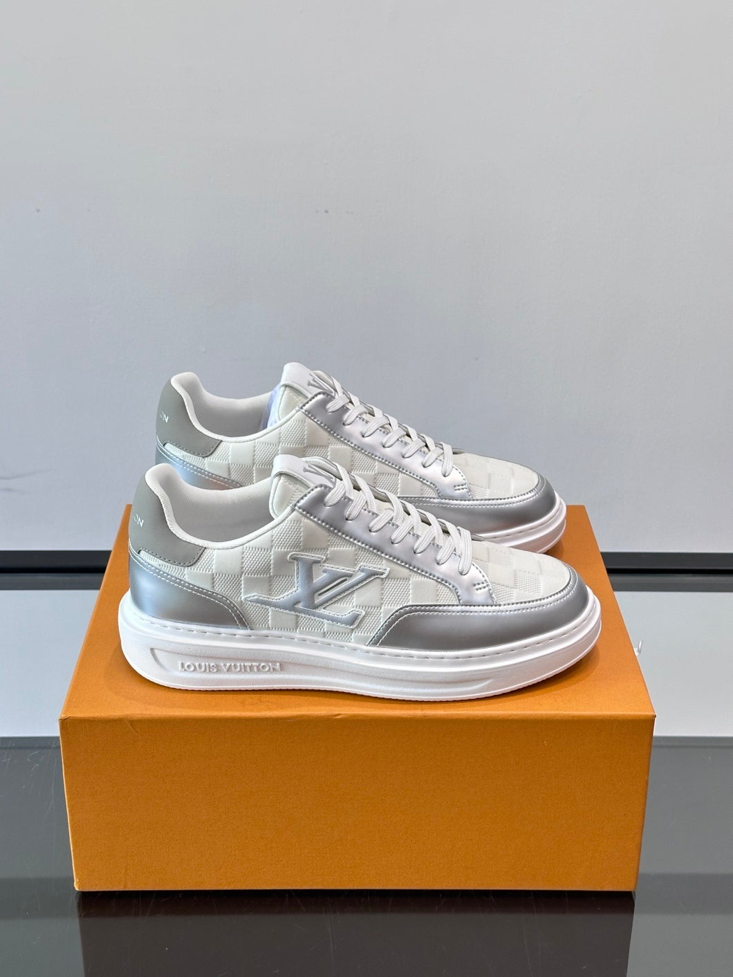Tênis New Louis Vuitton Branco/Prata