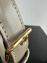 Carregar imagem no visualizador da galeria, BOLSA CLASSIQUE TRIOMPHE CELINE
