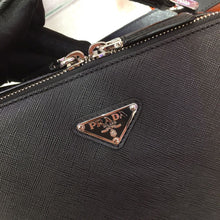 Carregar imagem no visualizador da galeria, Prada Brique Saffiano Black

