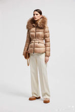 Carregar imagem no visualizador da galeria, Jacket Moncler Boed Hooded Shearling Short Down
