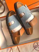 Carregar imagem no visualizador da galeria, Hermes Chypre Sandal Denim

