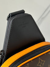 Carregar imagem no visualizador da galeria, Avenue Sling Bag
