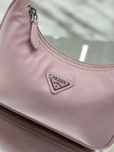 Carregar imagem no visualizador da galeria, Bolsa Prada mini Re-Edition 2000
