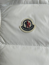 Carregar imagem no visualizador da galeria, Colete Moncler White Glow
