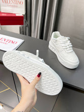 Carregar imagem no visualizador da galeria, Valentino One Stud XL White
