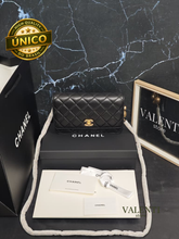 Carregar imagem no visualizador da galeria, Bolsa Chanel Preta

