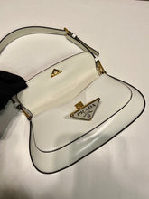 Carregar imagem no visualizador da galeria, Prada Cleo
