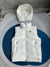 Carregar imagem no visualizador da galeria, Colete Moncler White Glow
