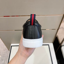 Carregar imagem no visualizador da galeria, GUCCI GG Supreme Slip On

