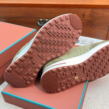 Carregar imagem no visualizador da galeria, Sneaker Loro Piana Light Olive Green
