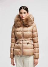 Carregar imagem no visualizador da galeria, Jacket Moncler Boed Hooded Shearling Short Down
