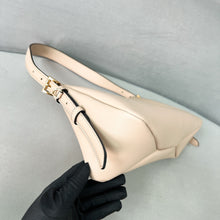 Carregar imagem no visualizador da galeria, Prada Aimee bag
