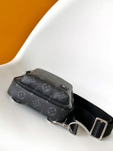 Cargar imagen en el visor de la galería, Bolsa Avenue Sling Bag Monograma Eclipse Black
