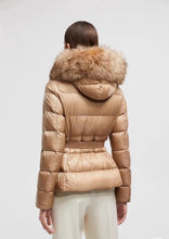 Carregar imagem no visualizador da galeria, Jacket Moncler Boed Hooded Shearling Short Down
