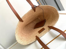 Carregar imagem no visualizador da galeria, Bolsa CELINE Medium supple panier in raffia and calfskin
