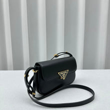 Carregar imagem no visualizador da galeria, Prada Cleo Shoulder Bag
