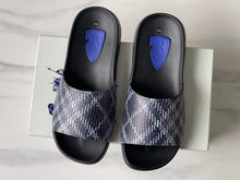 Carregar imagem no visualizador da galeria, Chinela Burberry Storm blue
