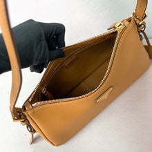 Carregar imagem no visualizador da galeria, Prada Aimee bag
