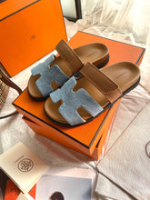 Carregar imagem no visualizador da galeria, Hermes Chypre Sandal Denim
