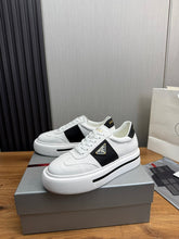 Carregar imagem no visualizador da galeria, Prada Downtown
