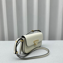 Carregar imagem no visualizador da galeria, Prada Cleo Shoulder Bag

