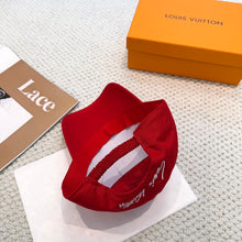 Carregar imagem no visualizador da galeria, Boné LV Vermelho
