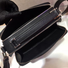 Carregar imagem no visualizador da galeria, Prada Brique Saffiano Black

